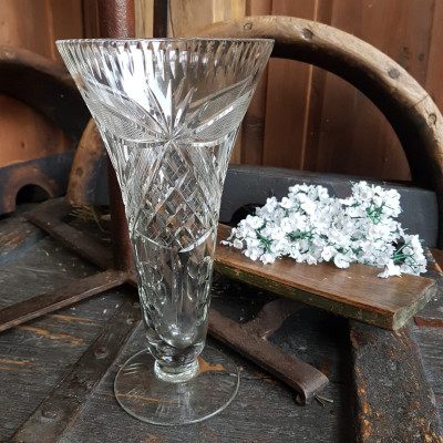 Váza broušené sklo