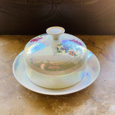 Porcelánová máselnička