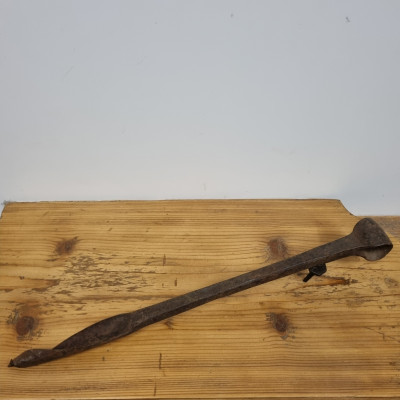 Starý kovaný ruční vrták ,délka 43cm