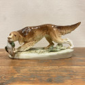 Lovecký pes s kořistí, porcelánová soška