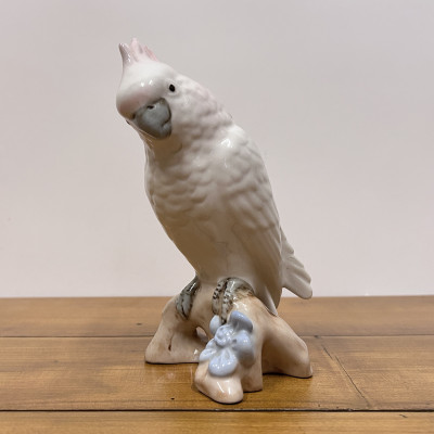 Porcelánová soška papoušek kakadu Royal Dux