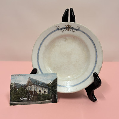 Porcelánový talíř, Hotel Mezní Louka + pohled
