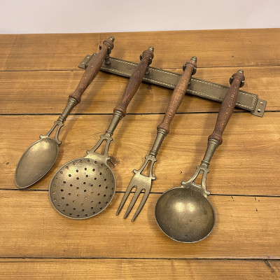 Sada kuchyňských nástrojů se závěsným držákem