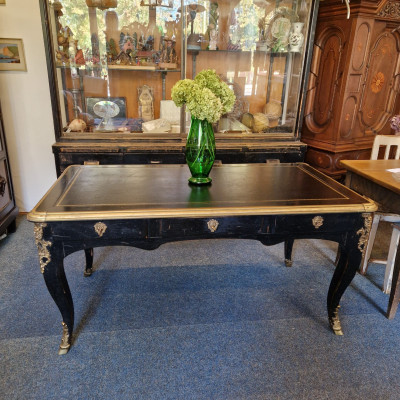 Francouzký psací stůl se zlacenými detaily