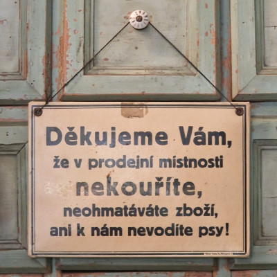 Papírová cedule do obchodu