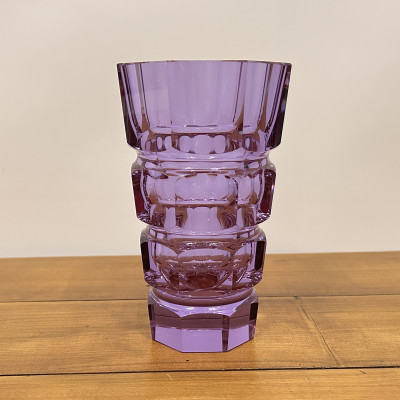 Art deco broušená váza, Alexandritové sklo v.18cm