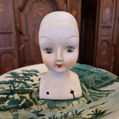 Starožitná porcelánová hlava panenky