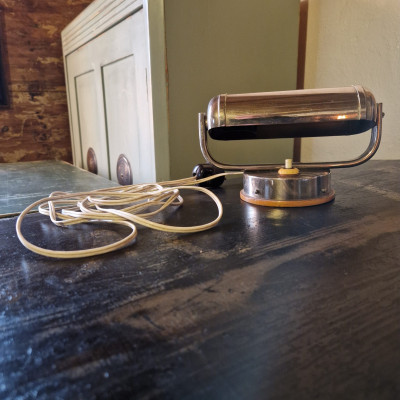 Chromová stolní lampička funkční