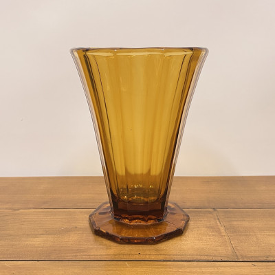 Skleněná lisovaná váza v.19cm