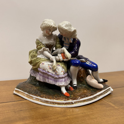 Porcelánové sousoší, značeno