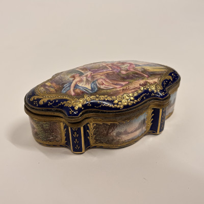 Porcelánová dóza - šperkovnice, signováno Sevres