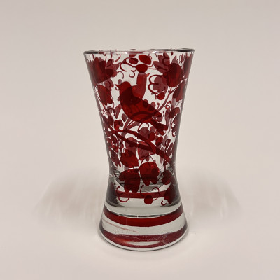 Sklenice s rubínovou lazurou