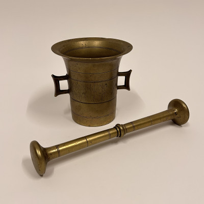 Mosazný hmoždíř s paličkou