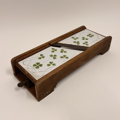 Starožitné struhadlo - kruhadlo s keramickou výplní