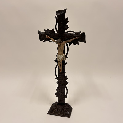 Dřevěný kříž s Ježíšem