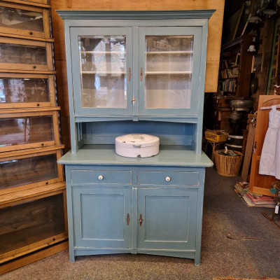 Příborník, kredenc v patině