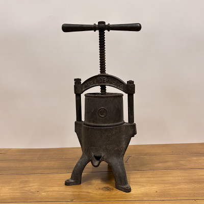 Litinový lis na ovoce ALEXANDERWERK 1L