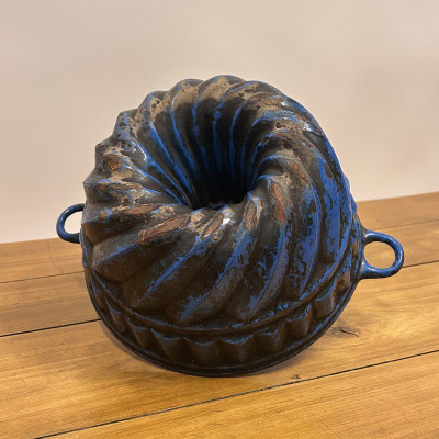 Modrá smaltovaná forma na pečení bábovky