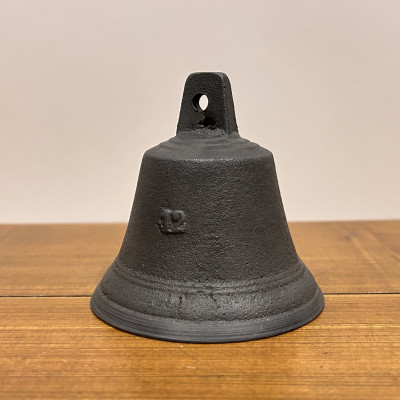 Závěsný litinový zvoneček č.12