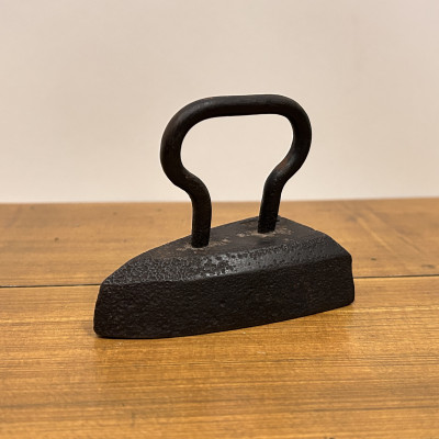 Starožitná mini žehlička na krajky