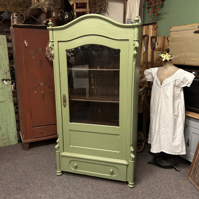 Skleník, vitrína v zelené patině