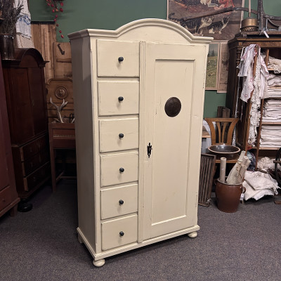 Potravinová skříňka, špajz v patině