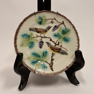Secesní německý majolikový talířek - Ptáčci s hrozny
