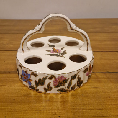 Fajánsový stojánek na vajíčka