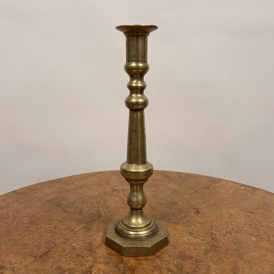 Masivní mosazný svícen