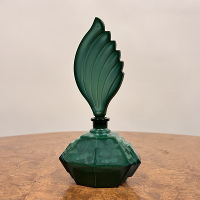 Art deco flakon na parfém z malachitového skla