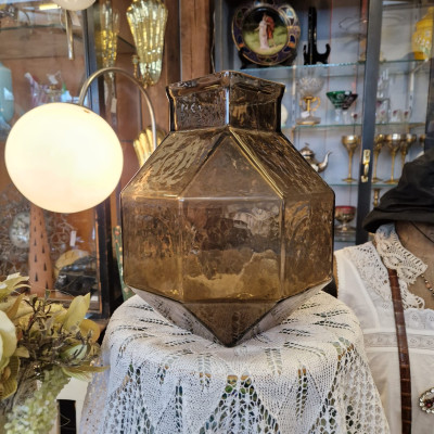 Fasetová skleněná váza