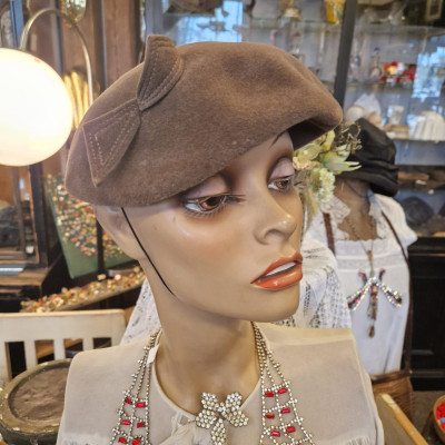 Dámský zimní klobouček, baret