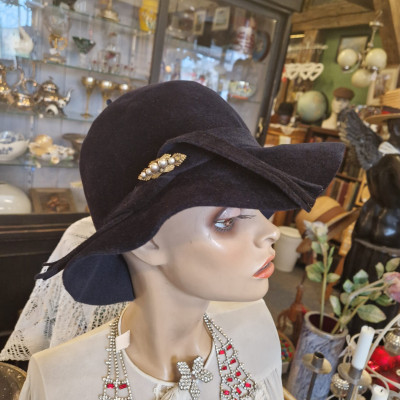 Dámský černý klobouk
