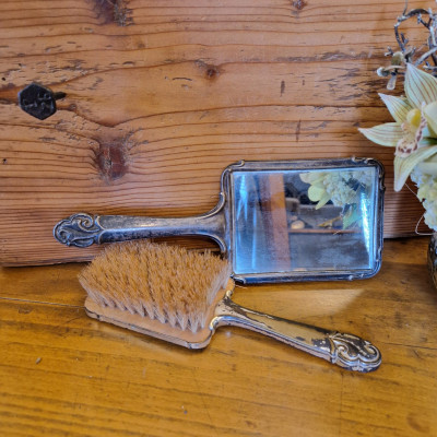 Dvoudílná toaletní souprava, zrcátko + hřeben/kartáč