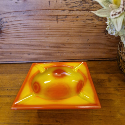 Skleněný popelník