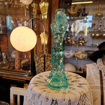 Dekorativní skleněný svícen ve tvaru ženské postavy