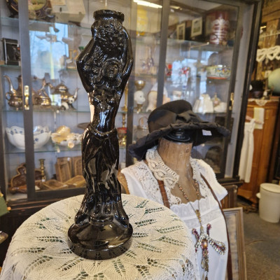 Figurální skleněný svícen ve tvaru ženské postavy