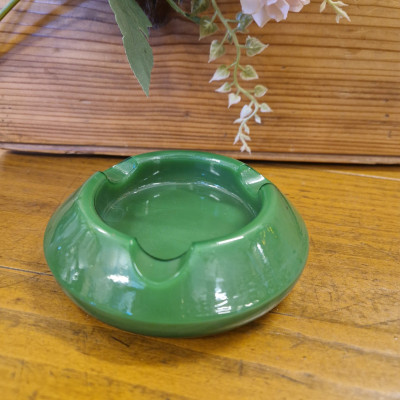 Popelník z malachitového skla