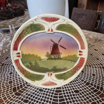 Závěsný keramický talířek