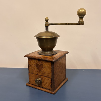 Ruční kávový mlýnek