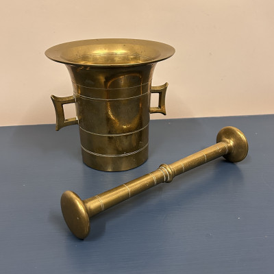 Mosazný hmoždíř s paličkou