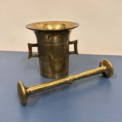 Mosazný hmoždíř s paličkou