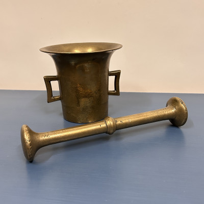 Starožitný mosazný hmoždíř s tloukem