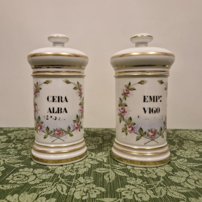 Francouzské porcelánové lékárenské nádoby