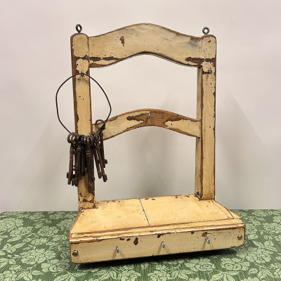 Závěsná police do kuchyně