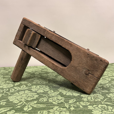 Britská dřevěná řehtačka z druhé světové války