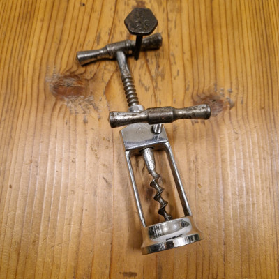 Francouzská starožitná vývrtka na víno s kličkou "DEPOSE...