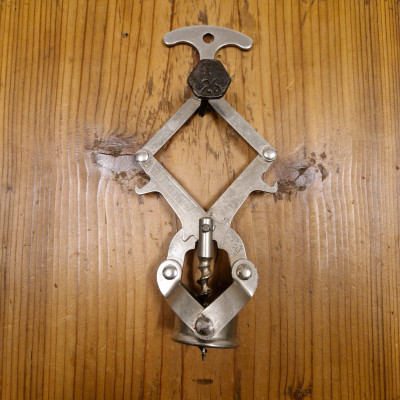 Francouzská vývrtka na víno "Debouchtout"