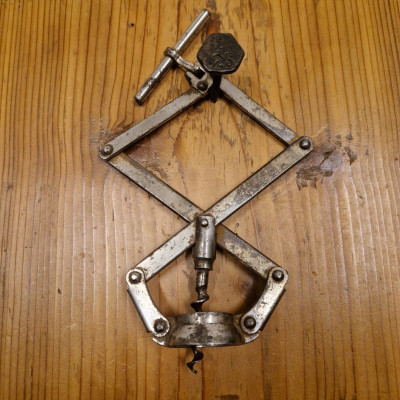 Kovová vývrtka na víno "Perfect Brevete S.G.D.G."