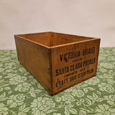 Dřevěná bedýnka, přepravka značky Victoria